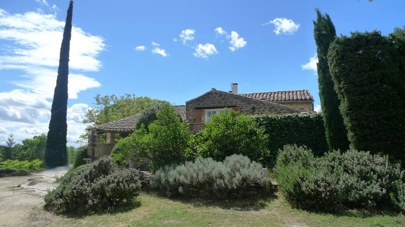 Mas restauré à vendre Proche Grignan Vue dégagée Mas restauré à vendre Proche Grignan En sortie de village Vue dégagée